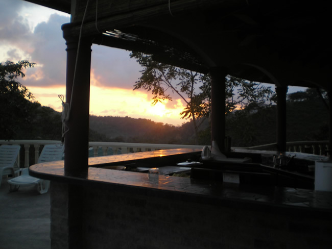 1 de 31: Sunset from bar/outdoor kitchen