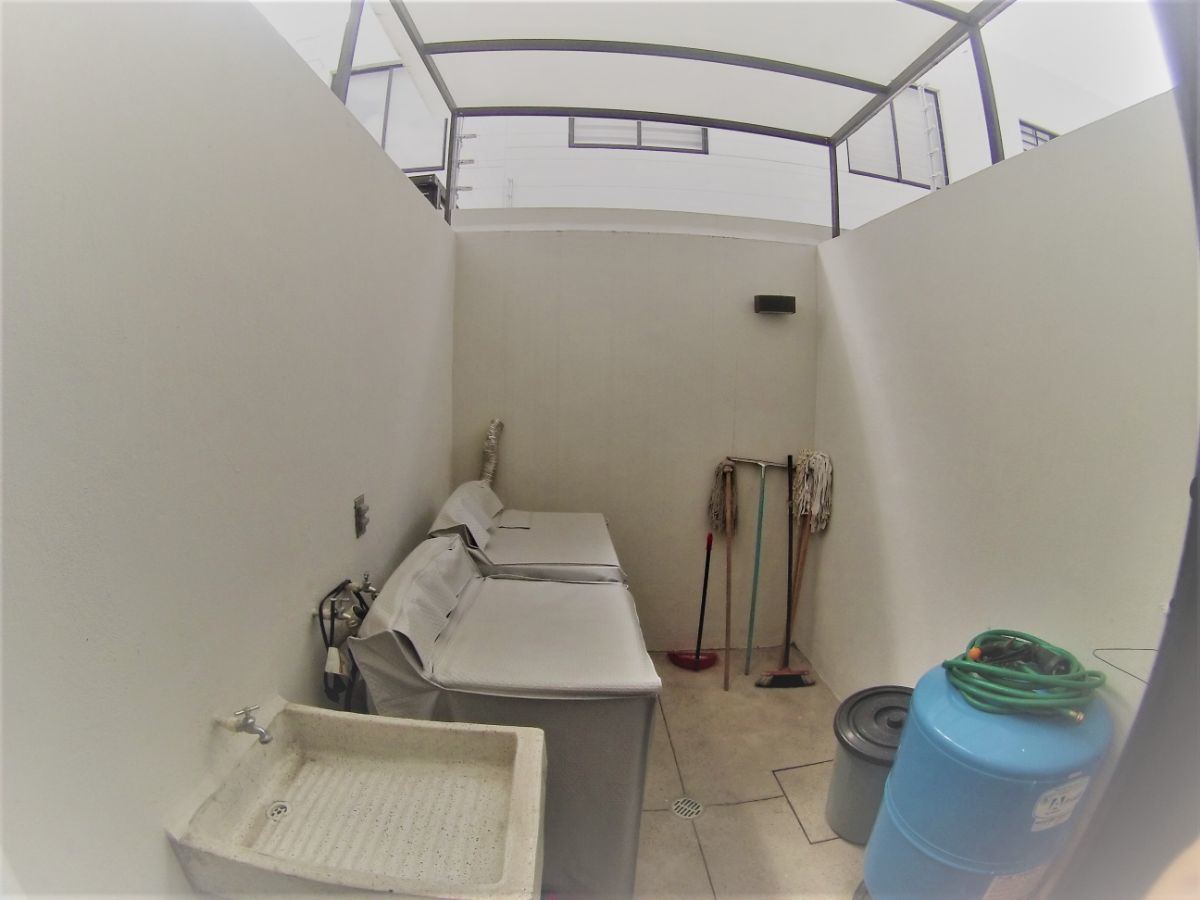 5 de 29: Patio de Servicio Techado con Domo