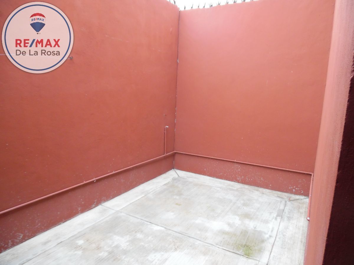 6 de 19: Patio Posterior