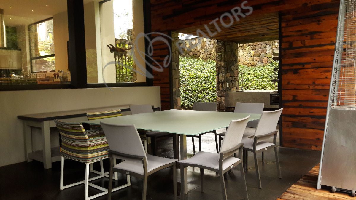 12 of 42: Comedor exterior