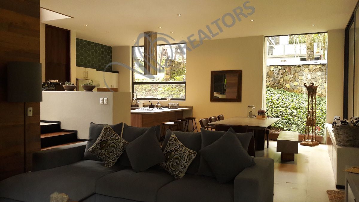 20 of 42: Sala interior