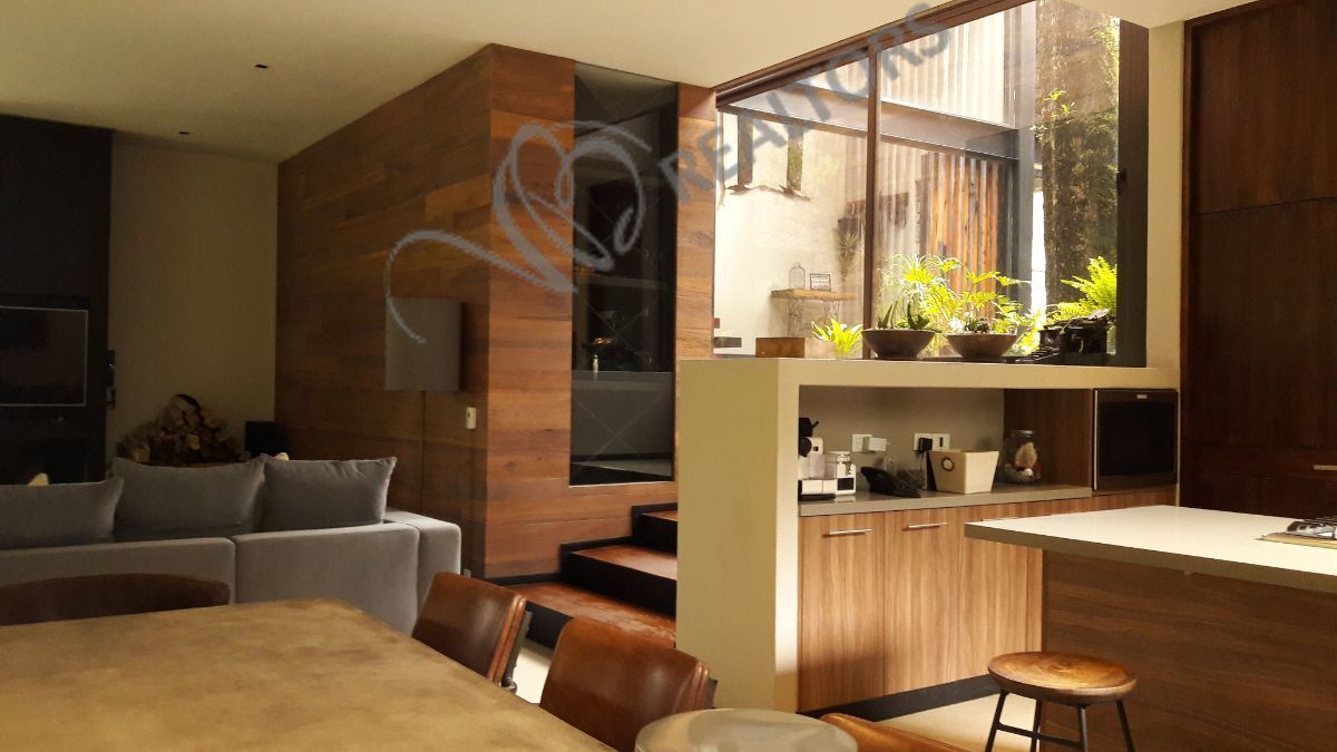 24 of 42: Vista desde comedor 