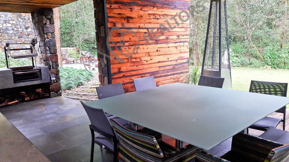 9 of 42: Comedor exterior