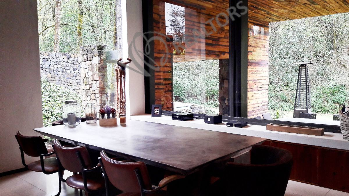 25 of 42: Vista desde comedor interior