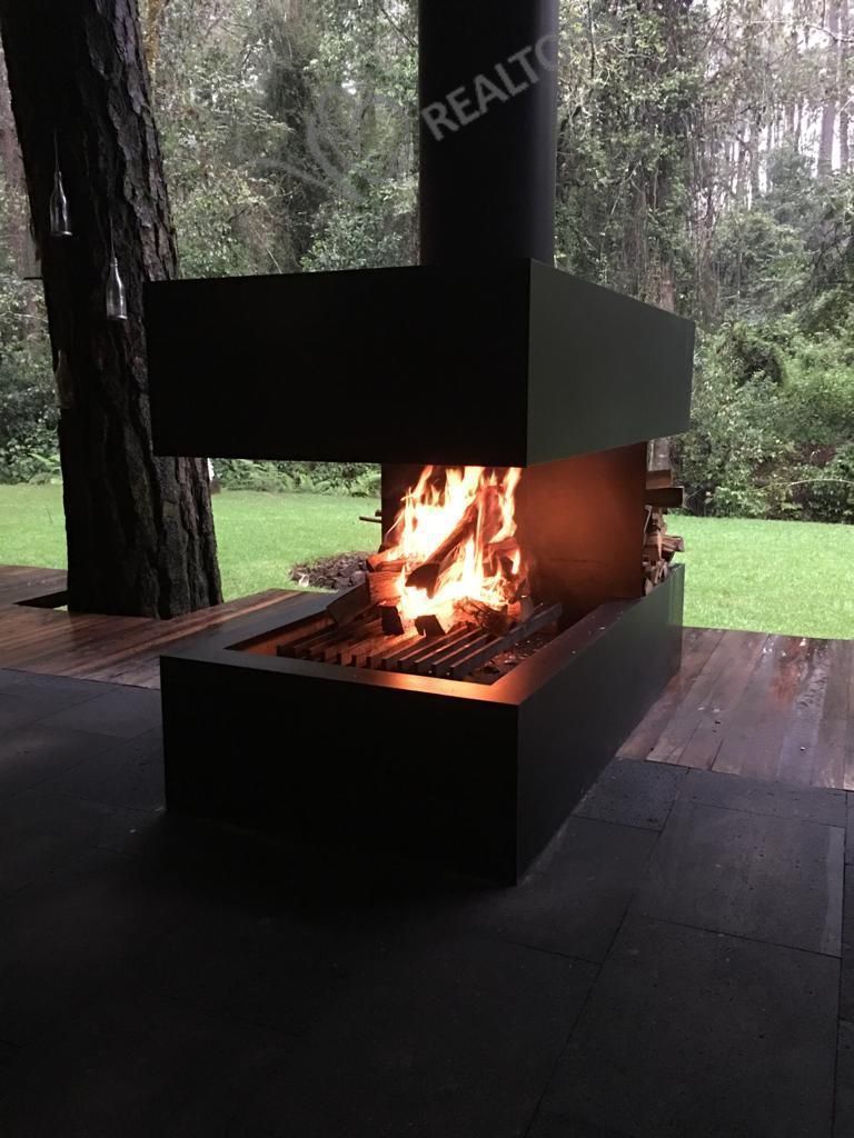 14 of 42: Chimenea central en terraza