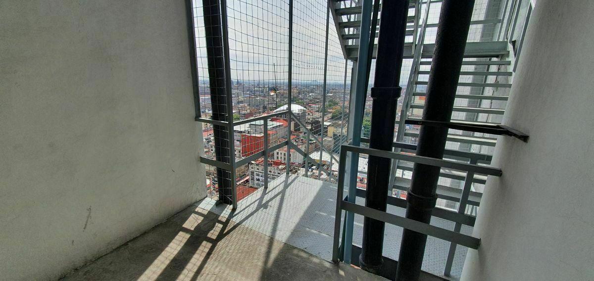 5 of 26: salida de emergencia