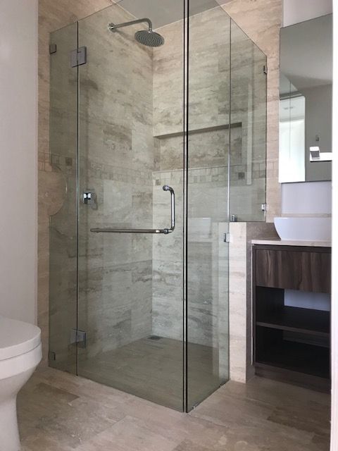 10 de 37: Baño Primera Rec de Lujo Cancel Madera Mármol