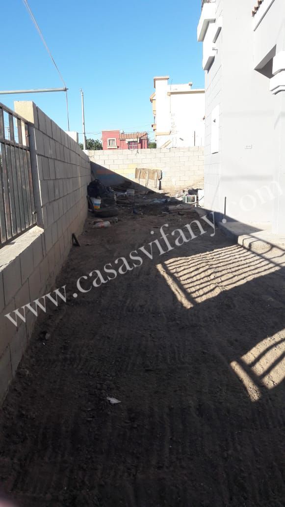 3 de 6: Casa en venta de 2 pisos en esquina en Portales 2