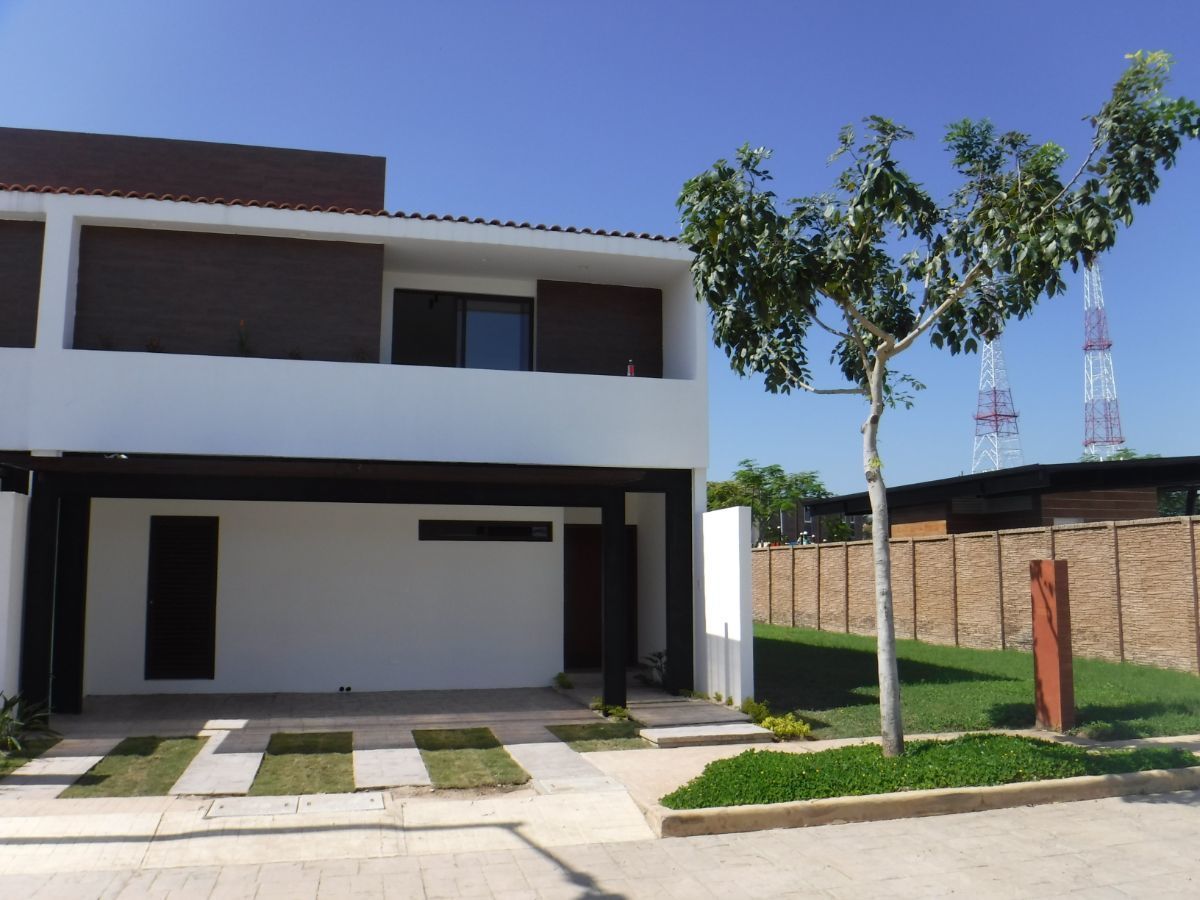 1 de 12: Fachada principal