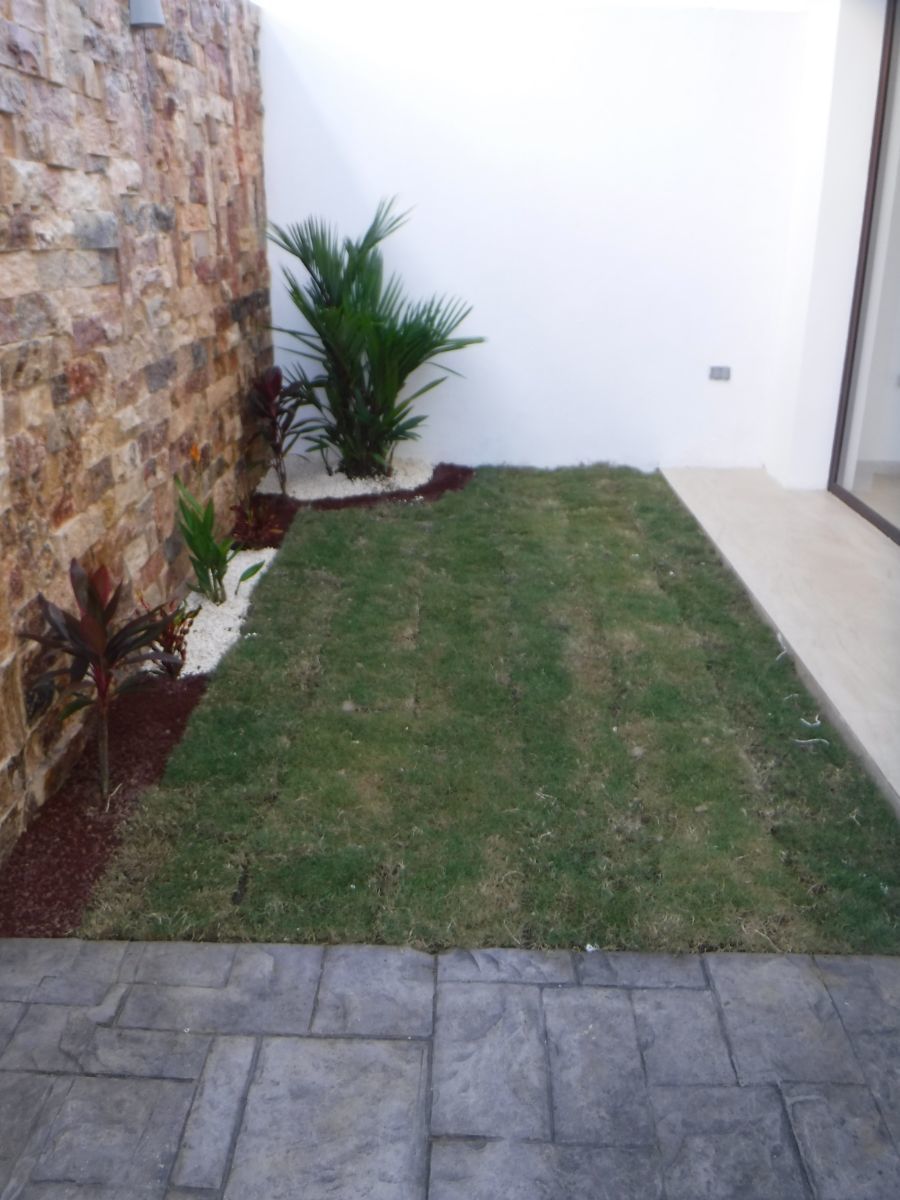 8 de 12: Jardín instalado