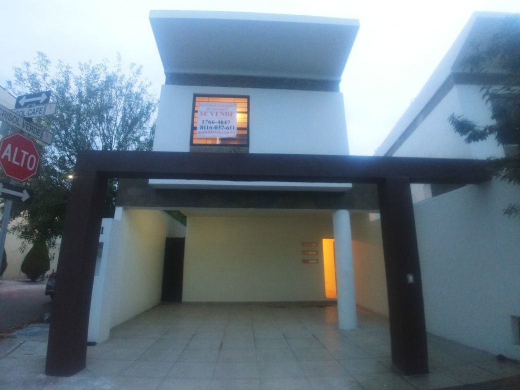 CASA EN VENTA EN COLONIA CENTRIKA EN MONTERREY | EasyBroker