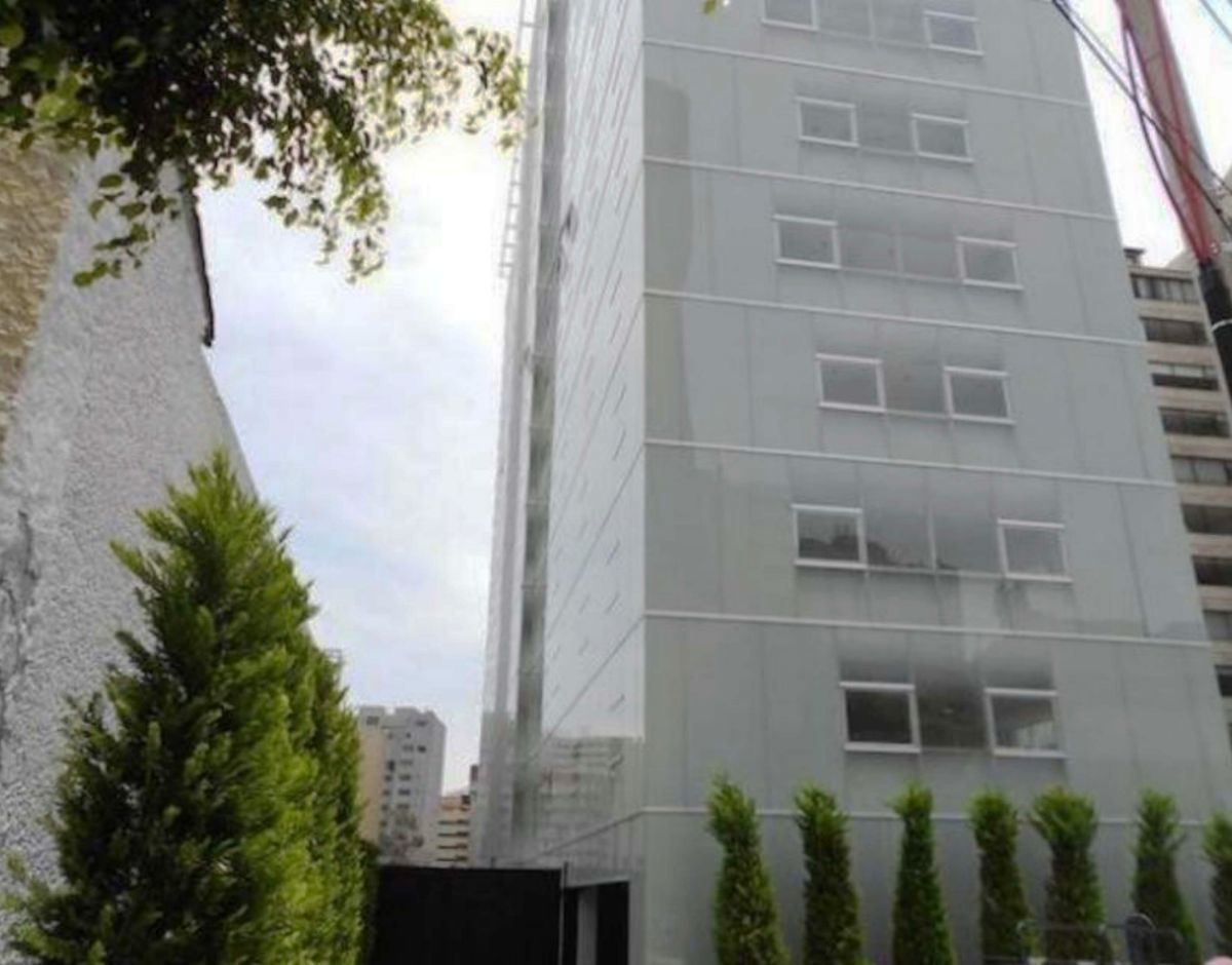 2 de 18: FACHADA