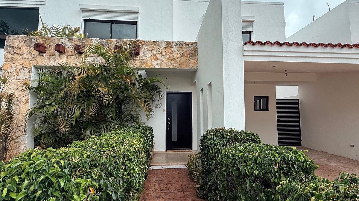 VENTA/RENTA  CASA EN PRIVADA COCOYOLES CON NUMEROSAS AMENIDADES, PARQUES ., foto 1 de 31