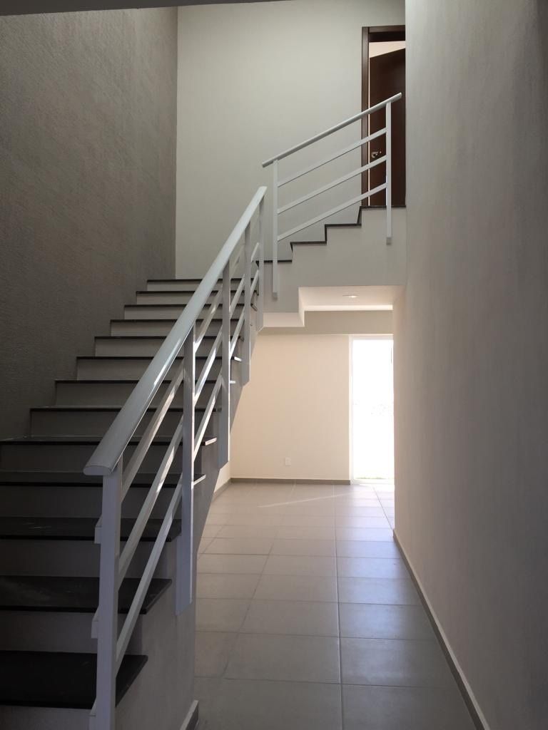 4 de 45: ingreso con gran escalera de màrmol