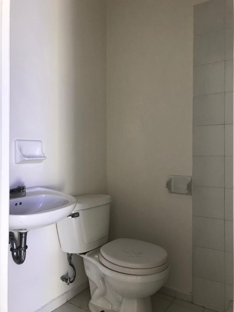 3 de 47: Baño servicio