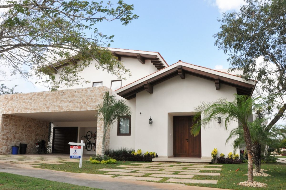 Exclusiva Casa en venta en Xtacay Yucatan Country Club. Con opción a RENTA