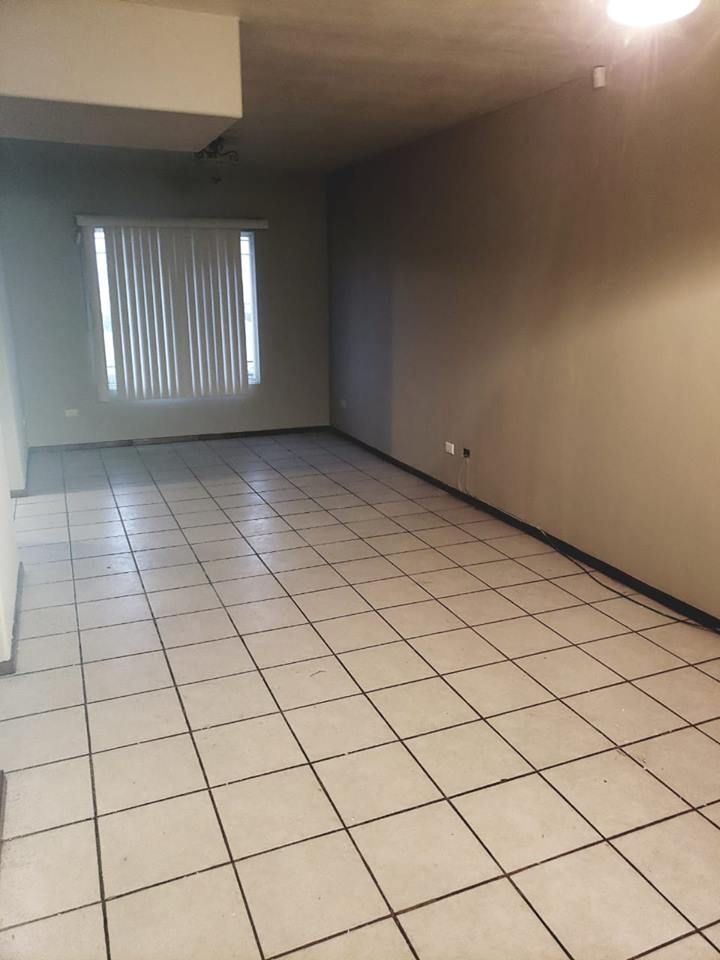 4 de 13: SALA-COMEDOR AMPLIO