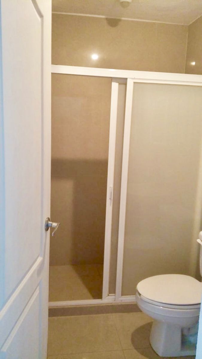5 de 7: Baño con cancel 