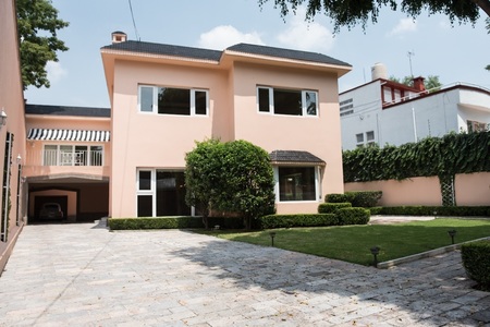 Casa uso de suelo con más de 2 Estacionamientos en venta en Lomas de  Chapultepec, Miguel Hidalgo - Inmuebles24