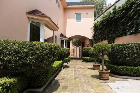 Casa uso de suelo con más de 2 Estacionamientos en venta en Lomas de  Chapultepec, Miguel Hidalgo - Inmuebles24