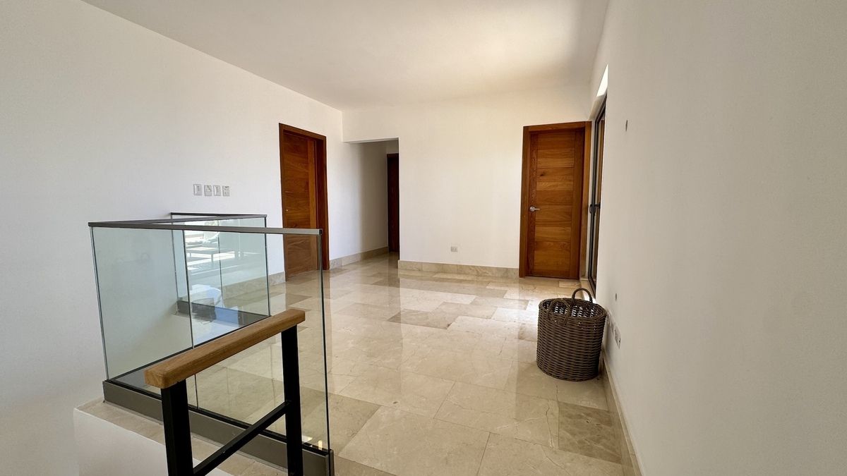 15 de 21: Espacio Abierto ( Piso Arriba )