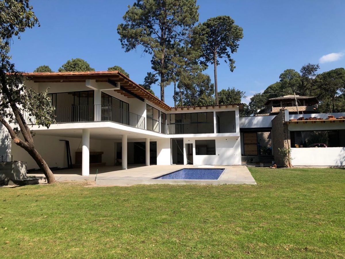 CASA EN VENTA O RENTA EN AVANDARO VALLE DE BRAVO | EasyBroker