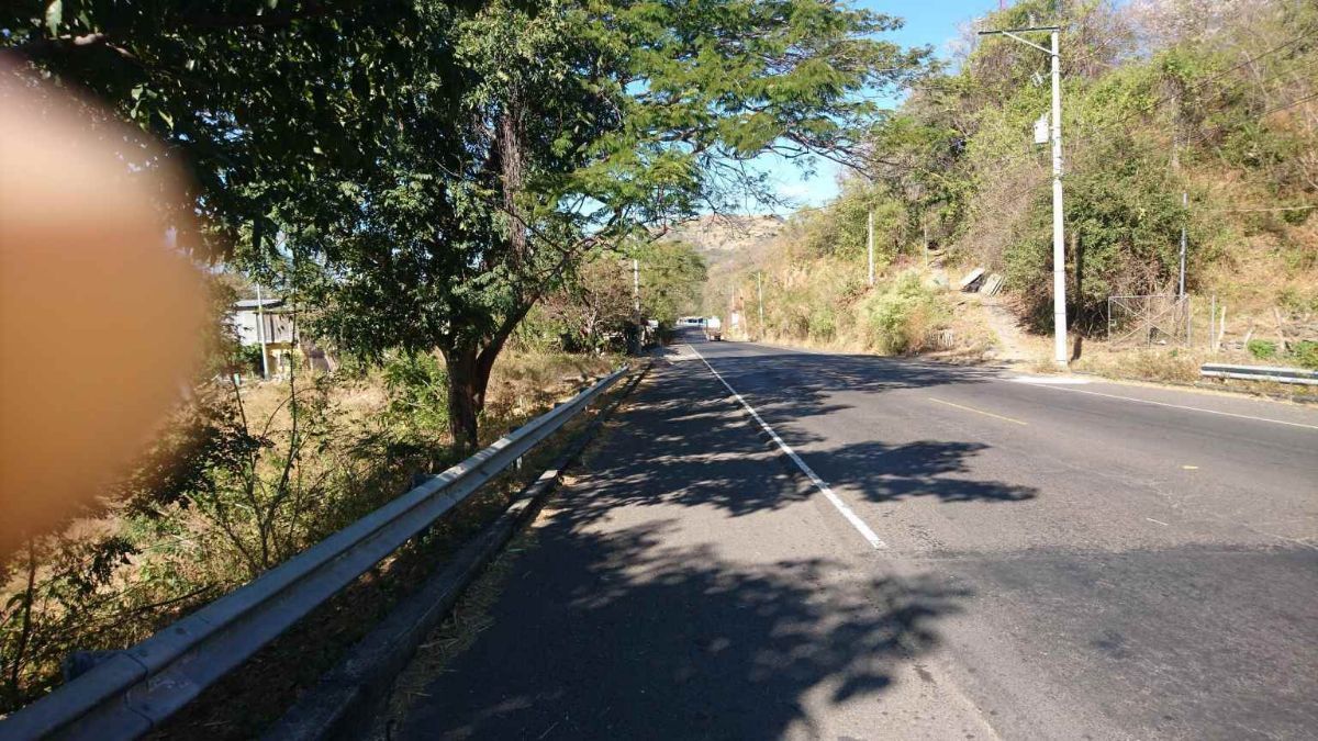 24 de 34: Carretera Litoral km 53 hacia Rio El Zonte