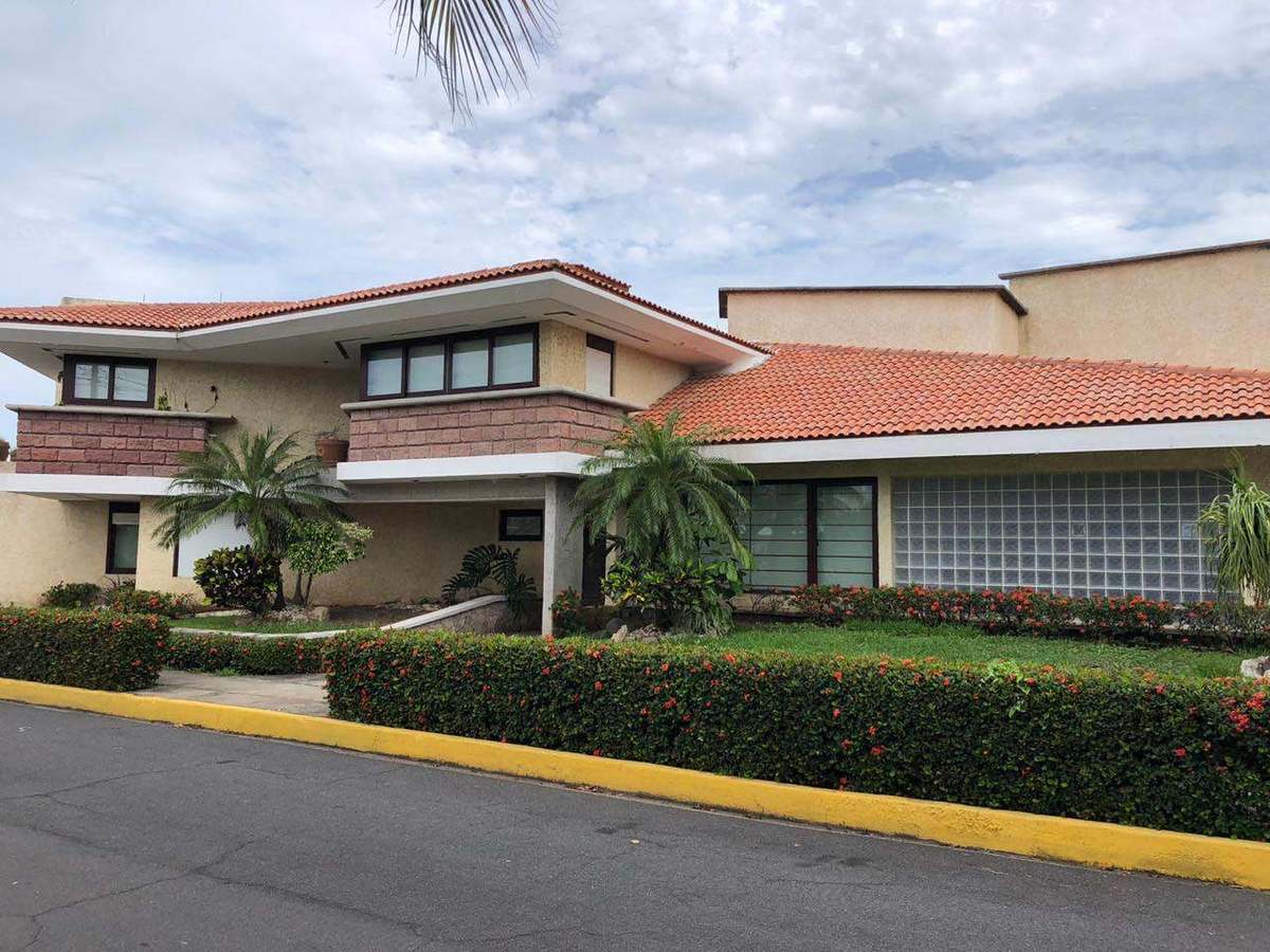 RESIDENCIA EN VENTA EN COSTA DE ORO