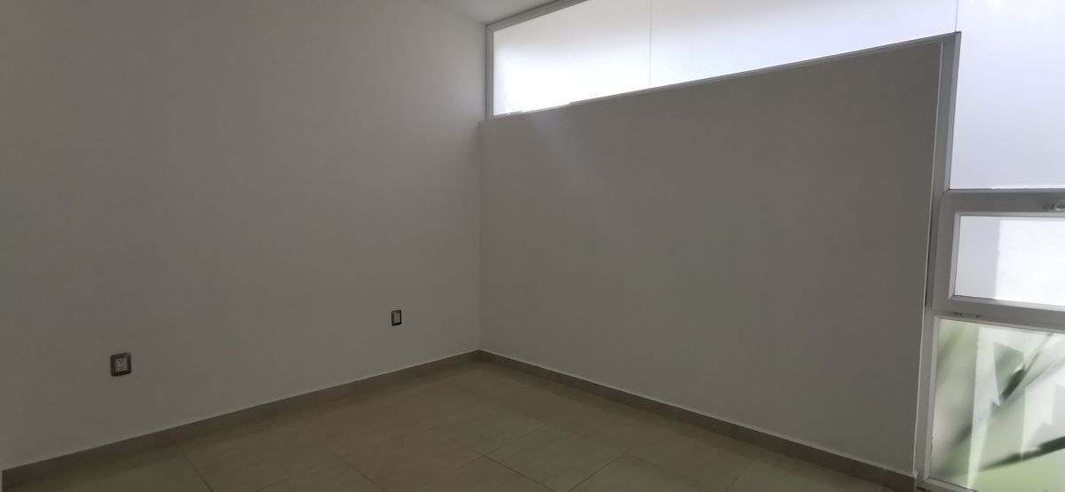 4 of 23: Habitación  / Sala de TV / Estudio en Planta Baja