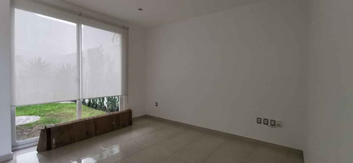 2 of 23: Sala
