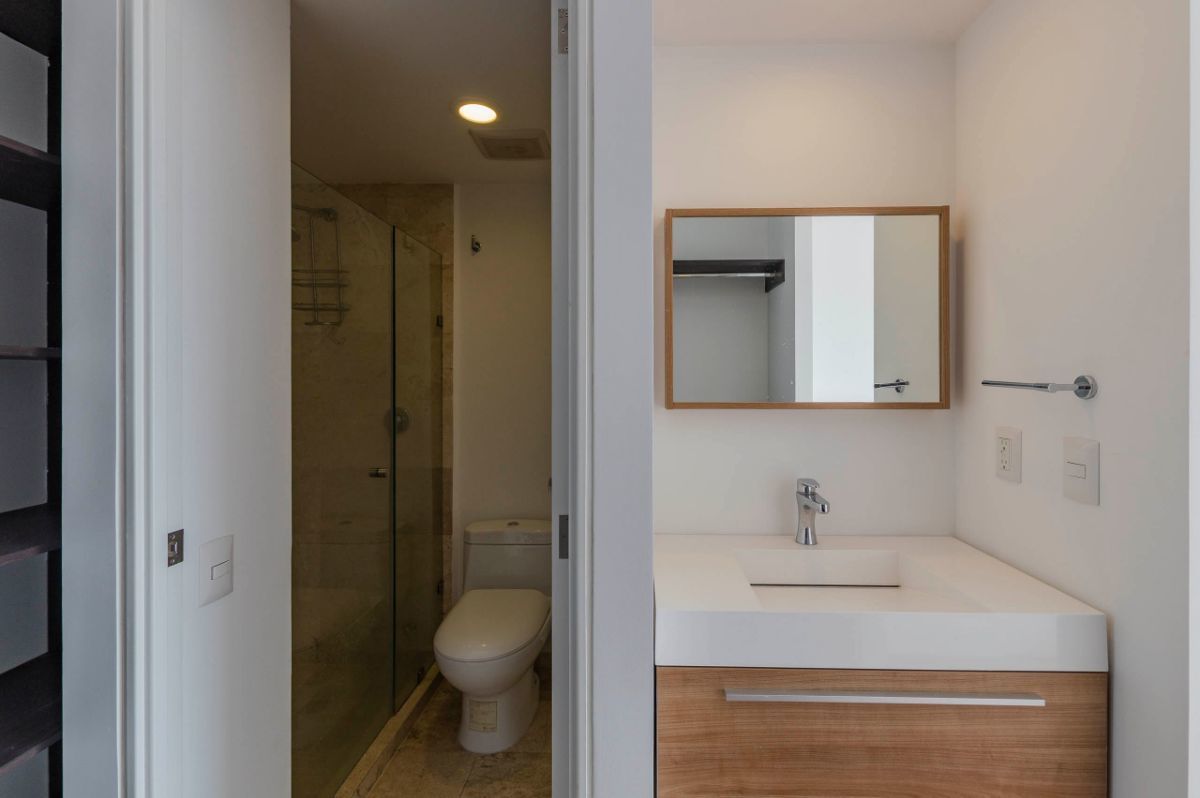 7 de 13: Baño Recámara Principal