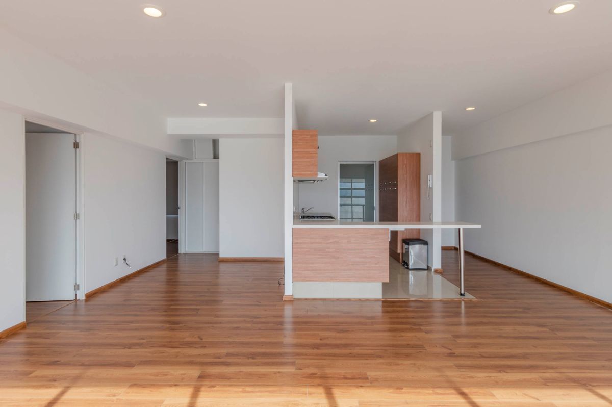 2 de 13: Estancia, Cocina y Sala de TV
