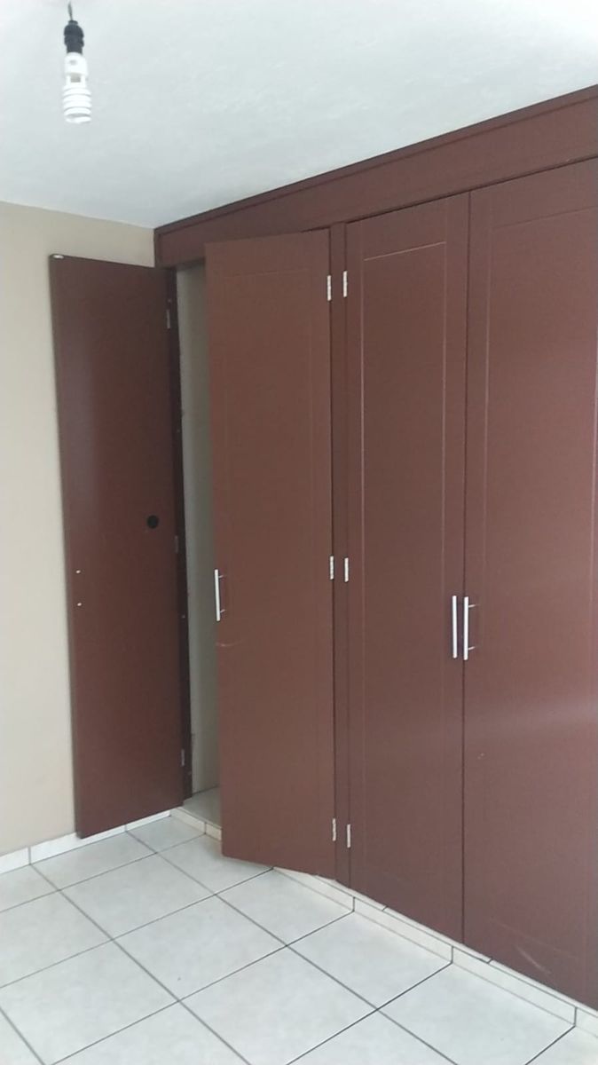 5 de 6: Closet
