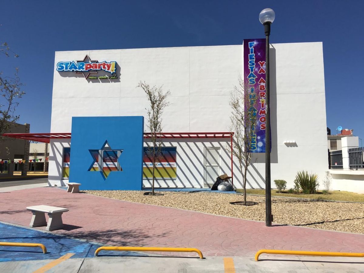 1 de 14: FRENTE DEL SALÓN