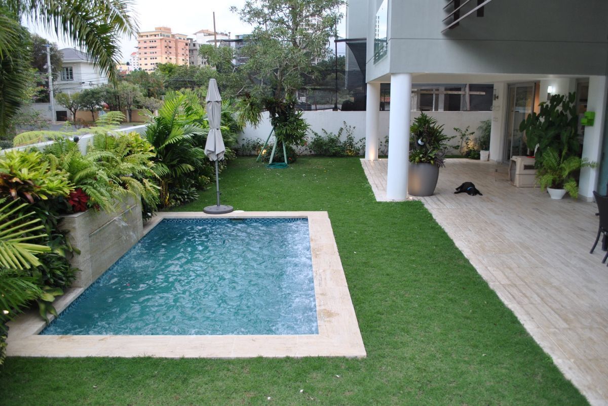 1 de 33: amplio patio con piscina, jardinería completa y terraza 