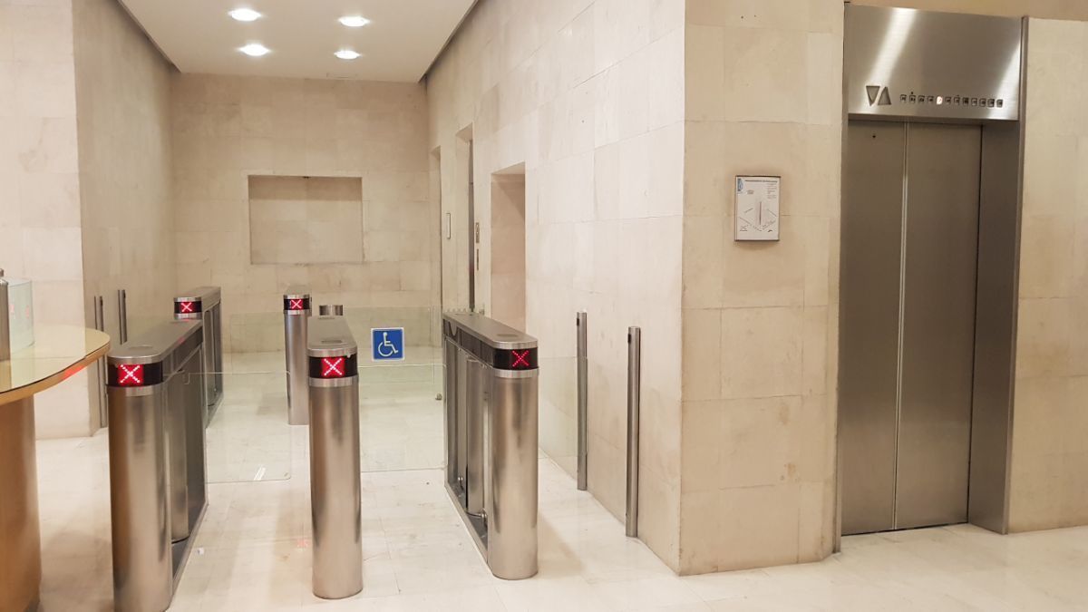 22 de 29: Acceso a elevadores