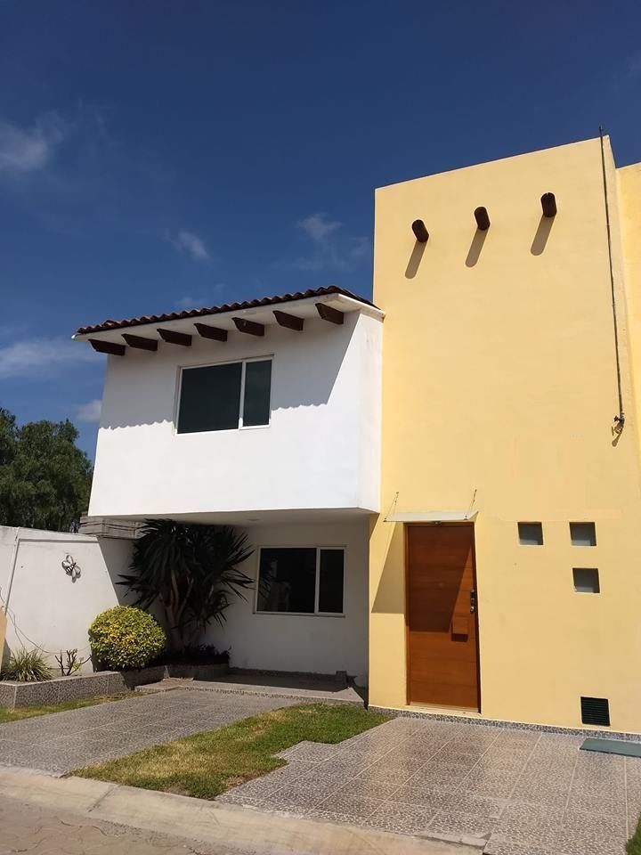 VENTA DE CASA EN EL PUEBLITO, CORREGIDORA DE 2 PLANTAS 3 RECÁMARAS JACUZZI