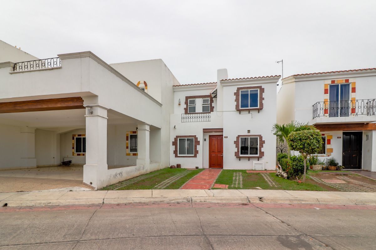 CASA EN VENTA EN MEDITERRANEO MAZATLAN