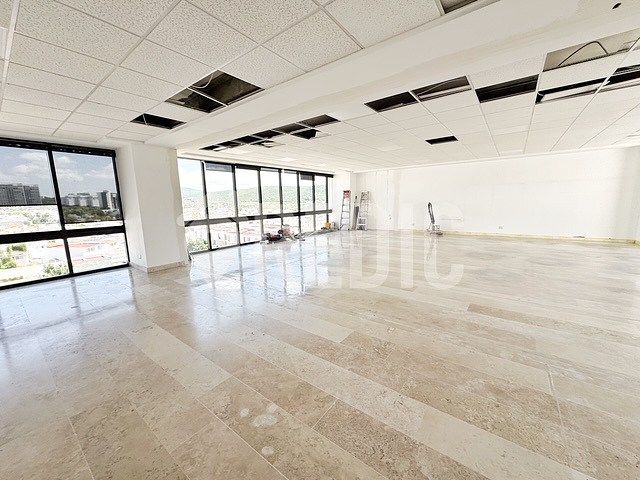 ESCRITÓRIO PARA ALUGUEL DE 150m2 NO PABELLÓN STA. FÉ JURIQUILLA, foto 1 de 16
