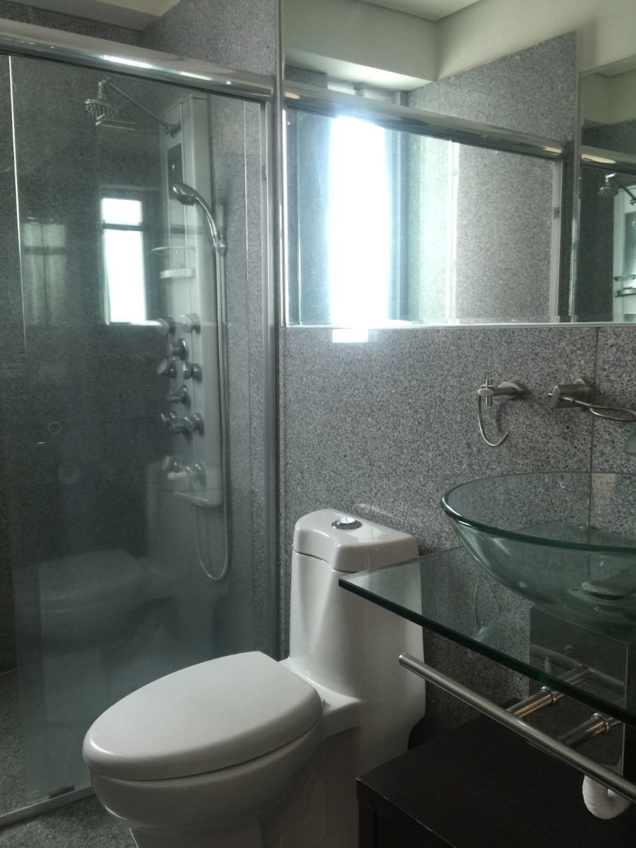 24 de 28: Baño completo