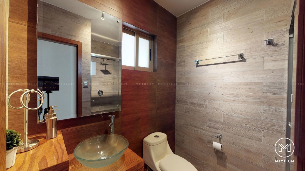 5 de 27: Baño planta baja