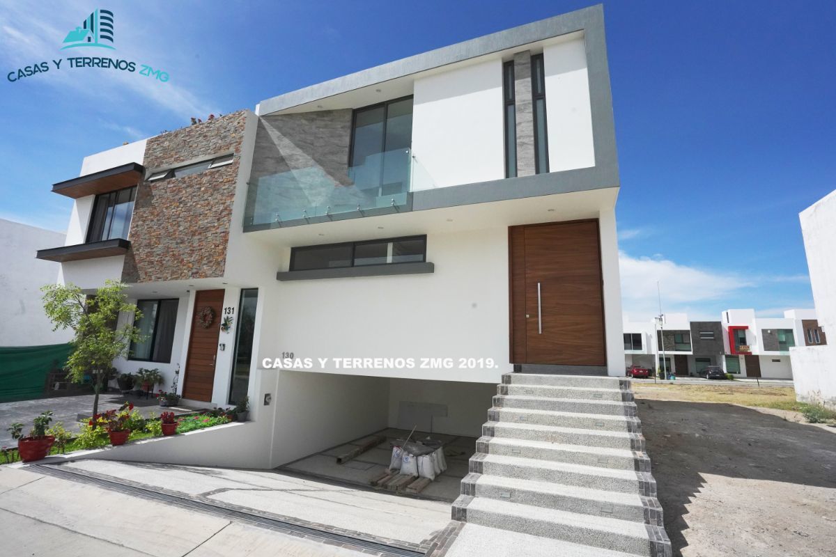 Casa en Punto Sur frente a parque dentro de coto. | EasyBroker