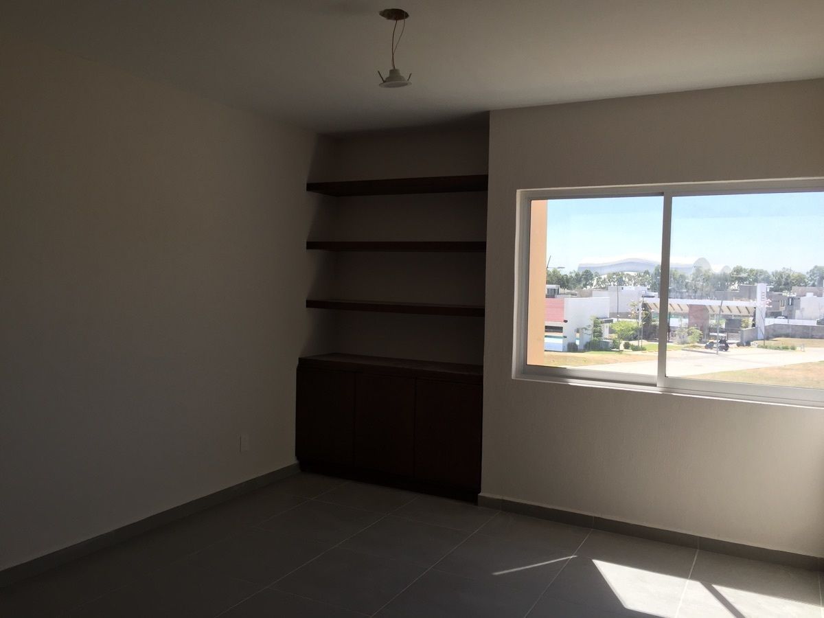 16 de 48: RECAMARA DOS CON CLOSET Y REPISAS