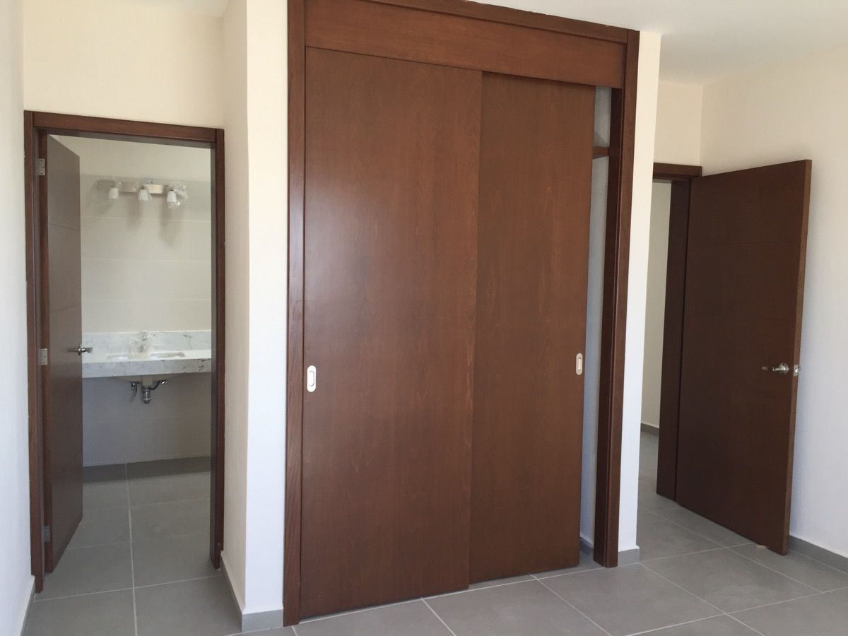 17 de 48: RECAMARA TRES CON CLOSET Y BAÑO