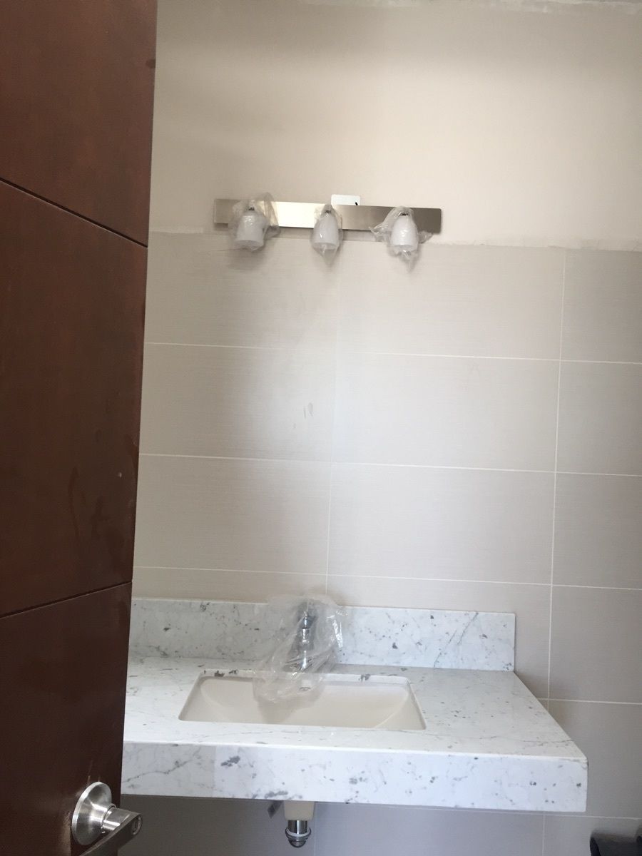 20 de 48: BAÑO DE RECAMARA TRES