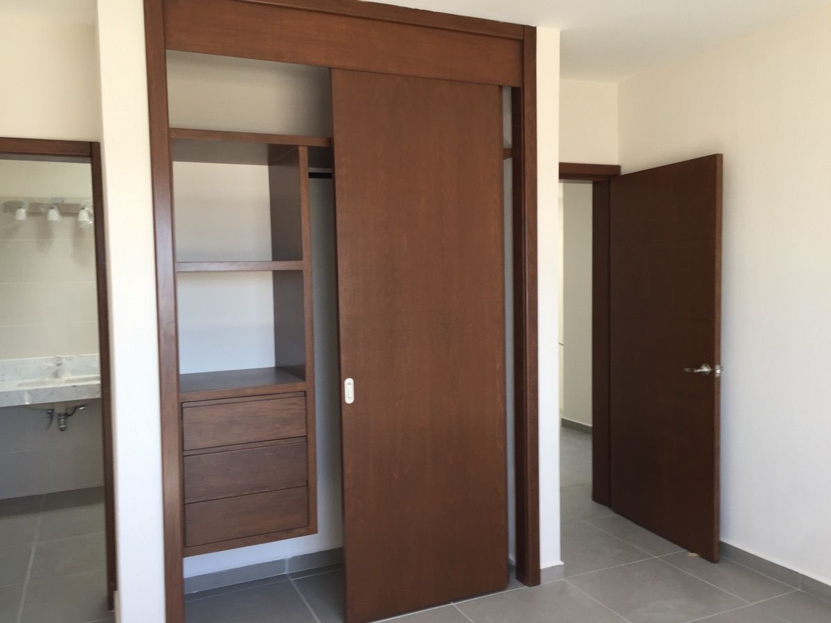 24 de 48: RECAMARA dos INGRESO Y CLOSET