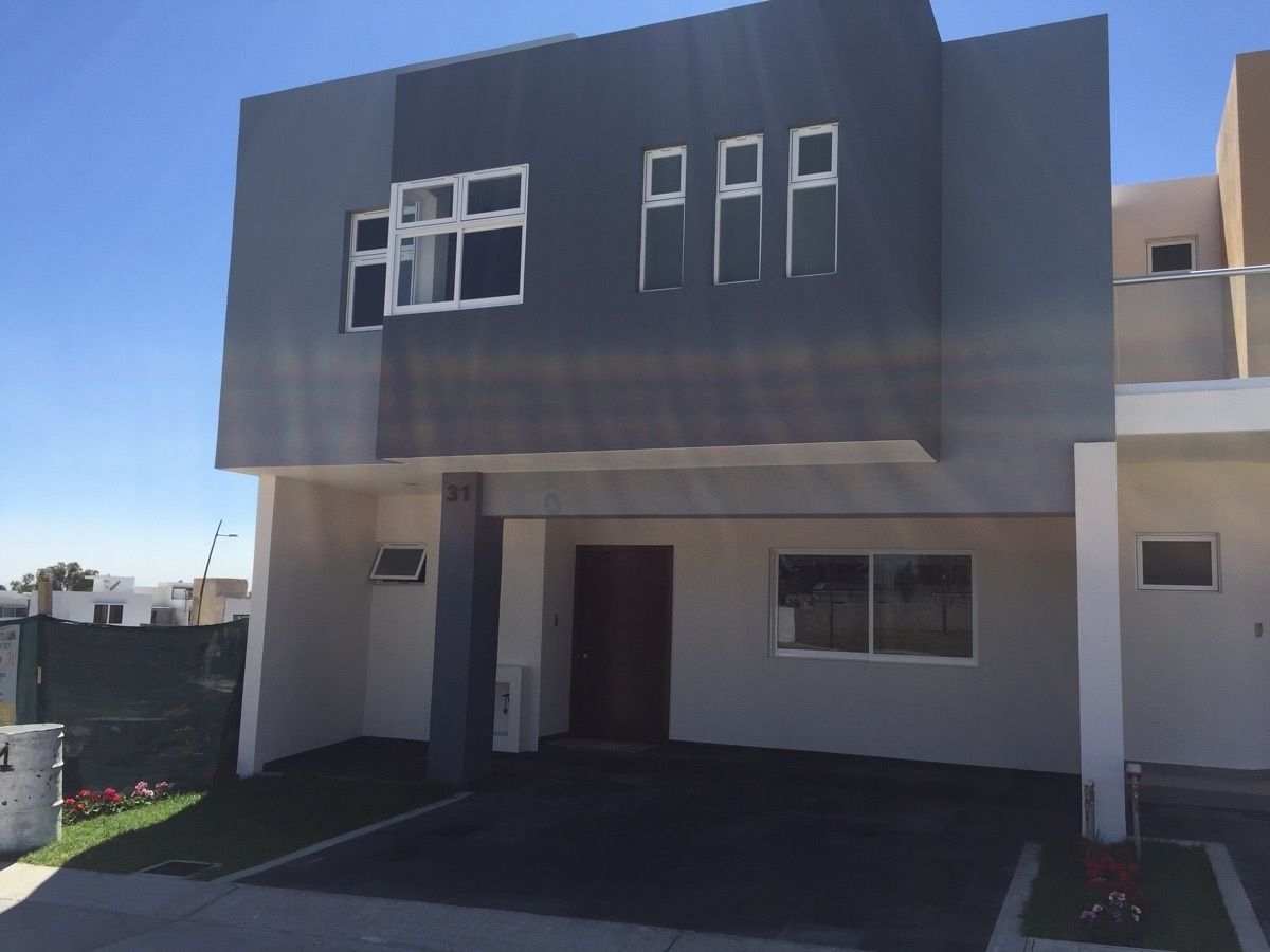 32 de 48: FACHADA DE CASA 