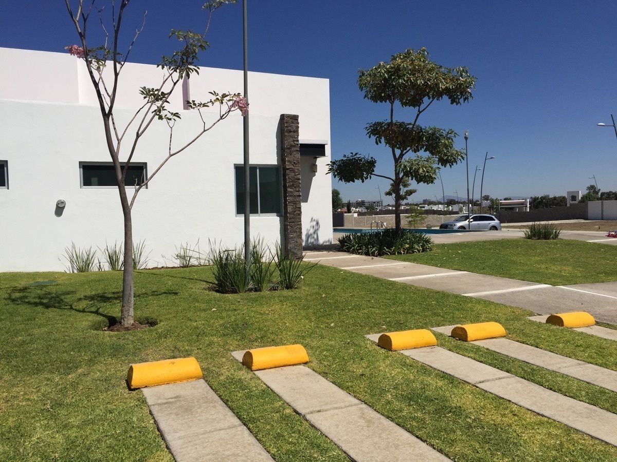36 de 48: ESTACIONAMIENTO DE VISITAS