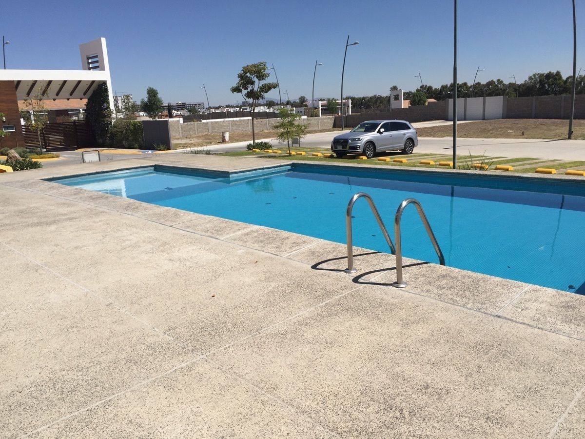 37 de 48: ALBERCA DE CASA CLUB