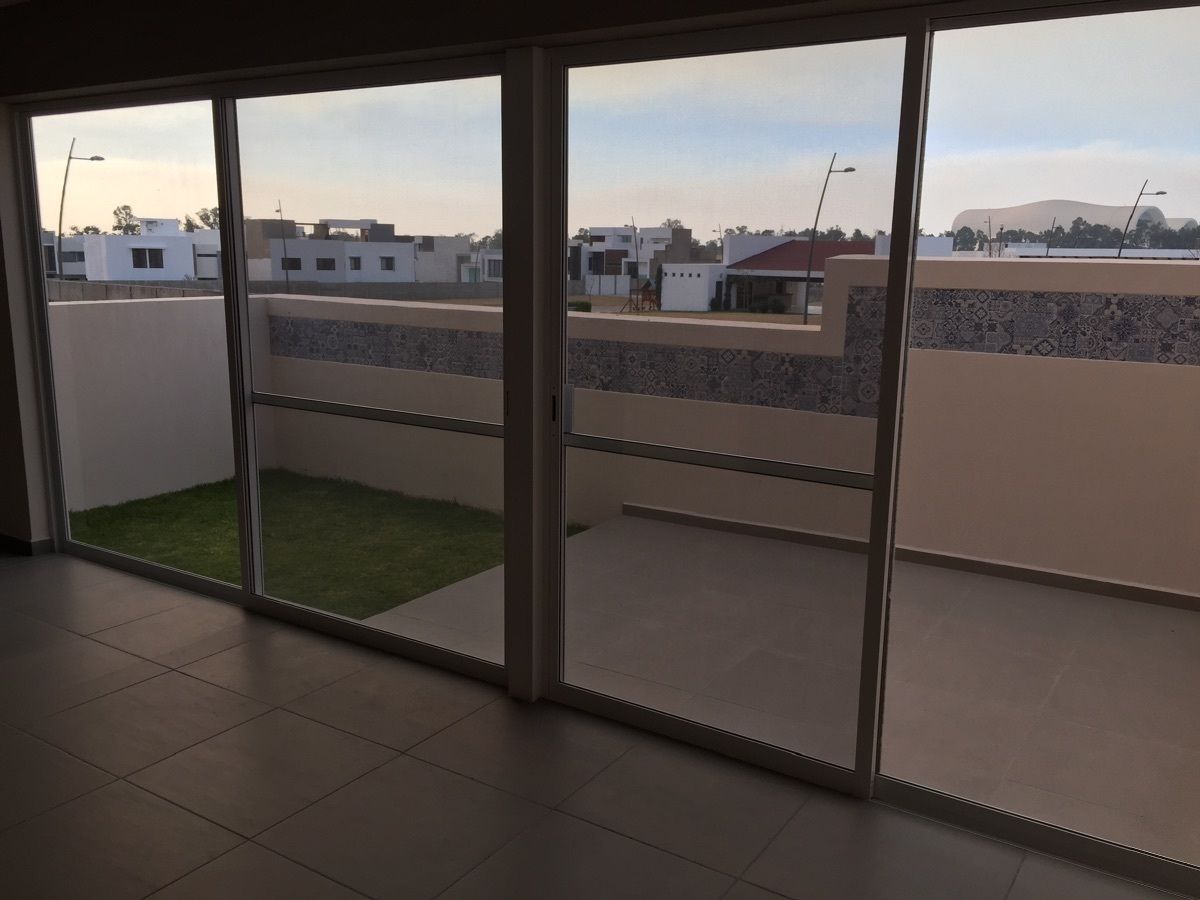 8 de 48: Puertas de aluminio y mosquiteros de buena calidad